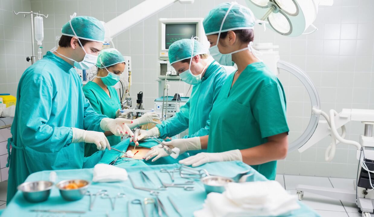Kirurzi izvode operaciju povećanja muškog penisa